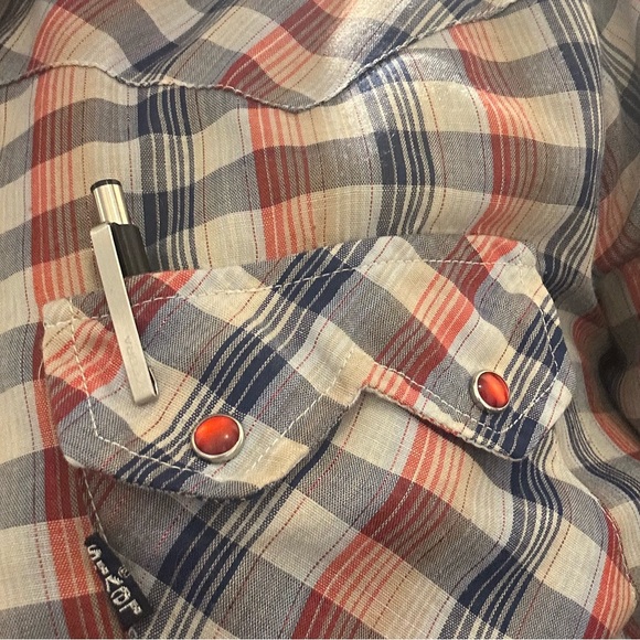 Vintage Levi’s Plaid Long Sleeve Button Up - Picture 5 of 7